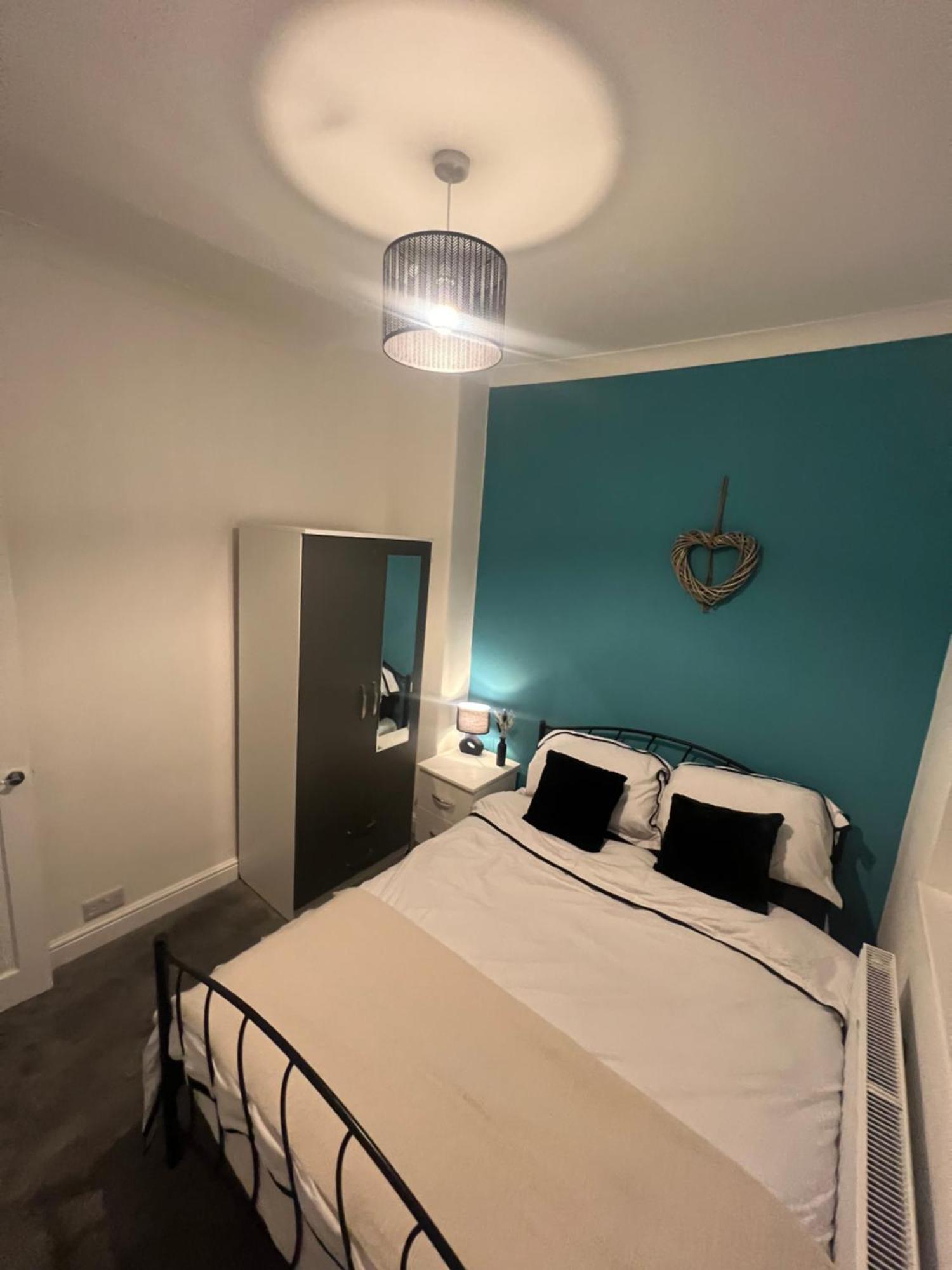 Cosy Home Perfect For Families And Contractors With Free Parking ダーリントン エクステリア 写真
