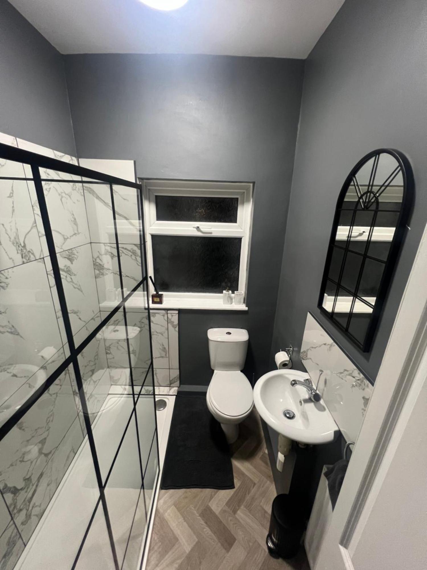 Cosy Home Perfect For Families And Contractors With Free Parking ダーリントン エクステリア 写真