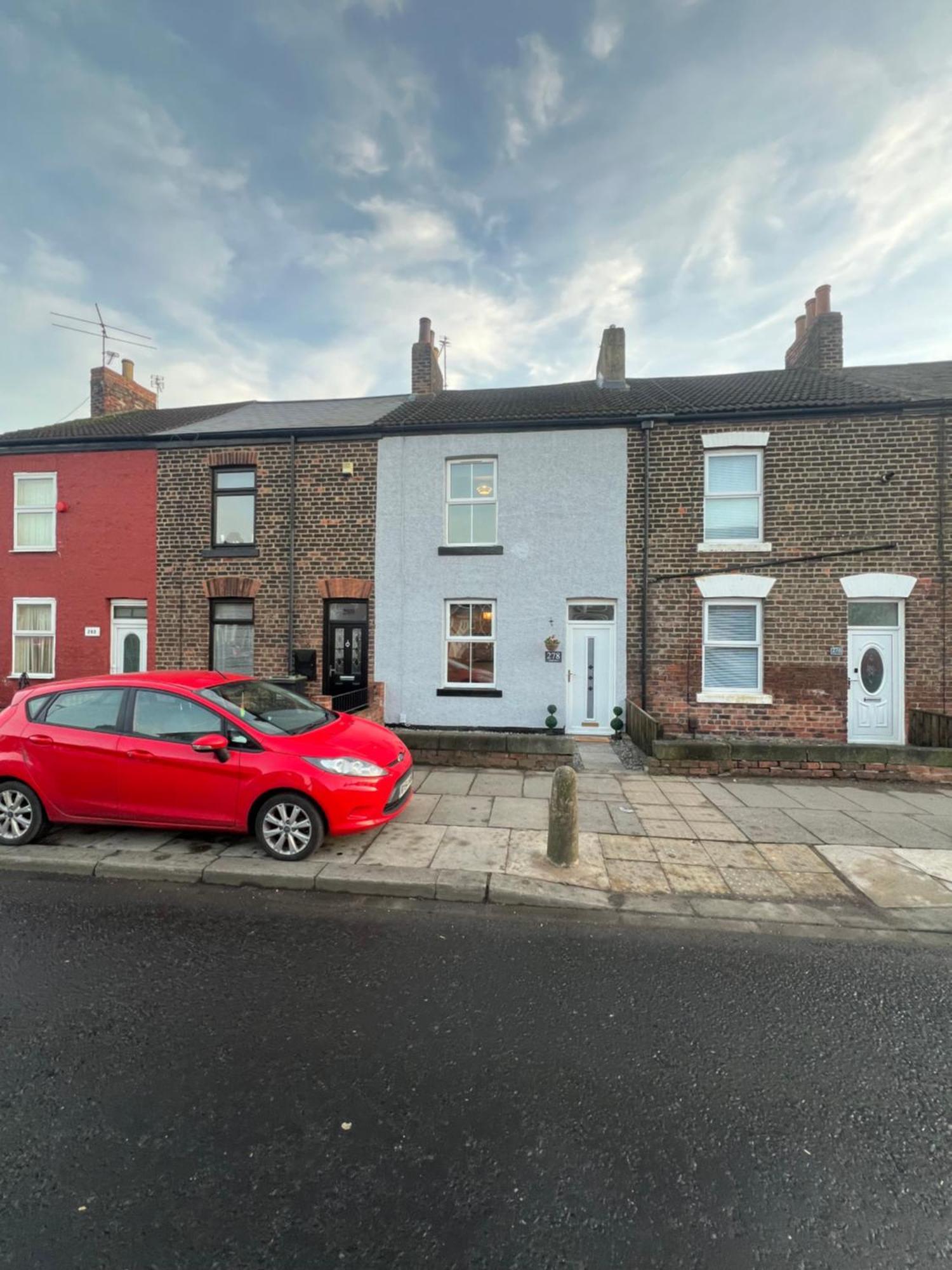 Cosy Home Perfect For Families And Contractors With Free Parking ダーリントン エクステリア 写真
