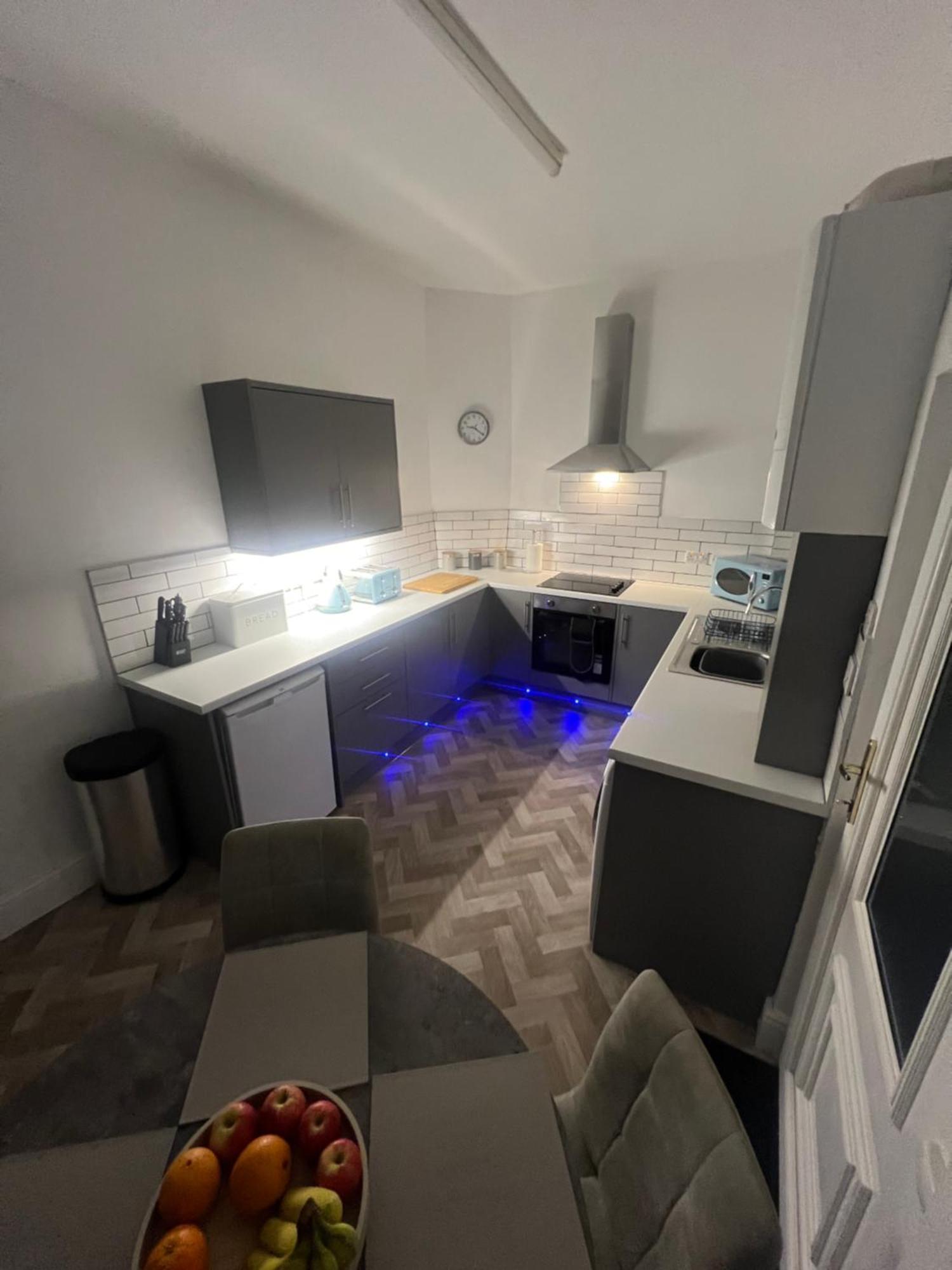Cosy Home Perfect For Families And Contractors With Free Parking ダーリントン エクステリア 写真