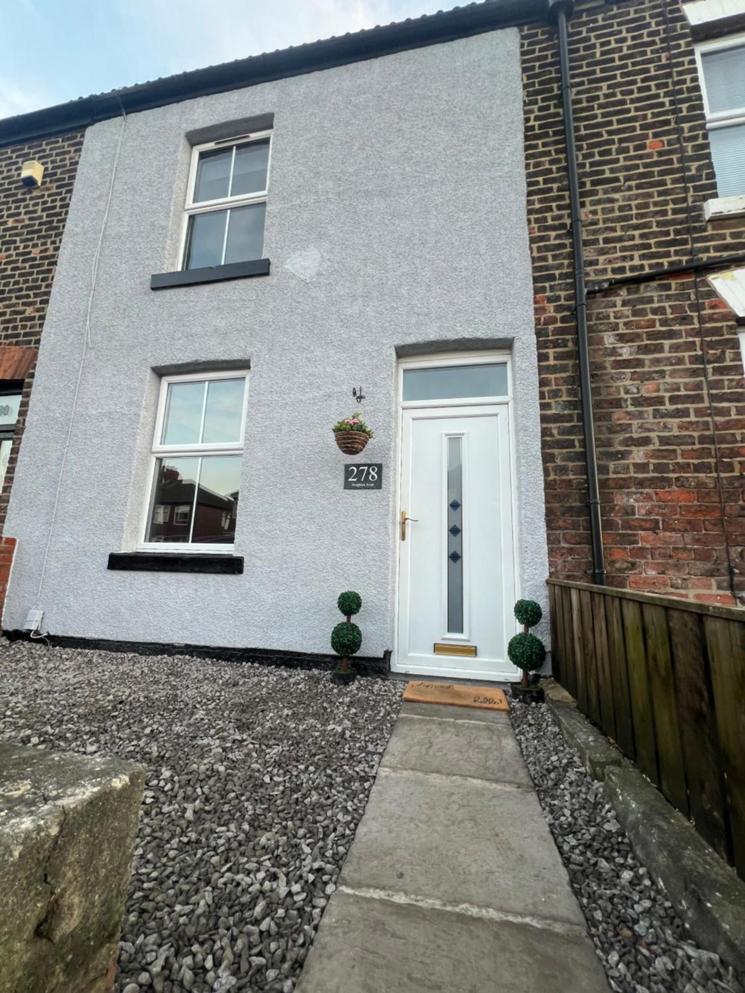 Cosy Home Perfect For Families And Contractors With Free Parking ダーリントン エクステリア 写真