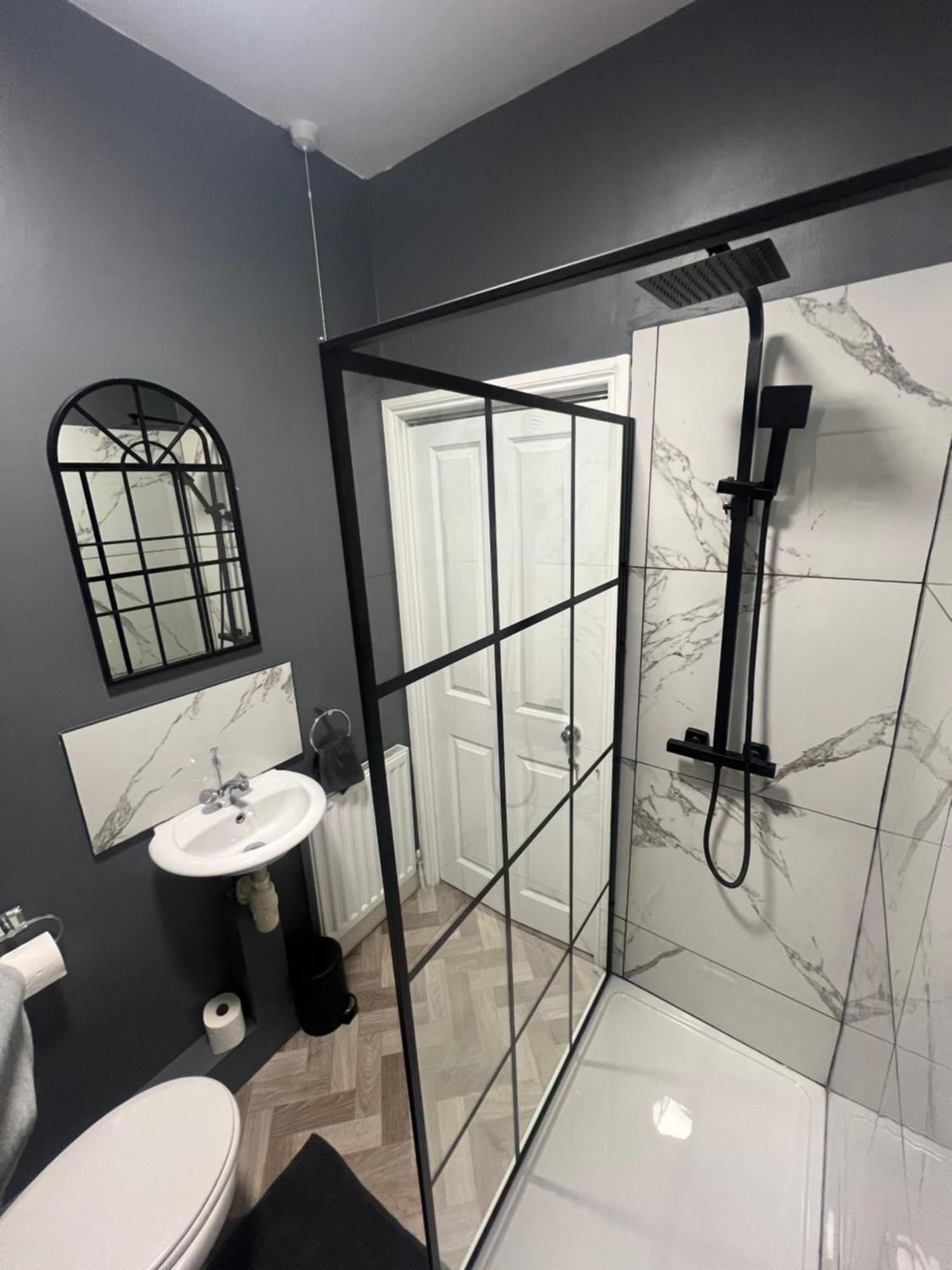 Cosy Home Perfect For Families And Contractors With Free Parking ダーリントン エクステリア 写真